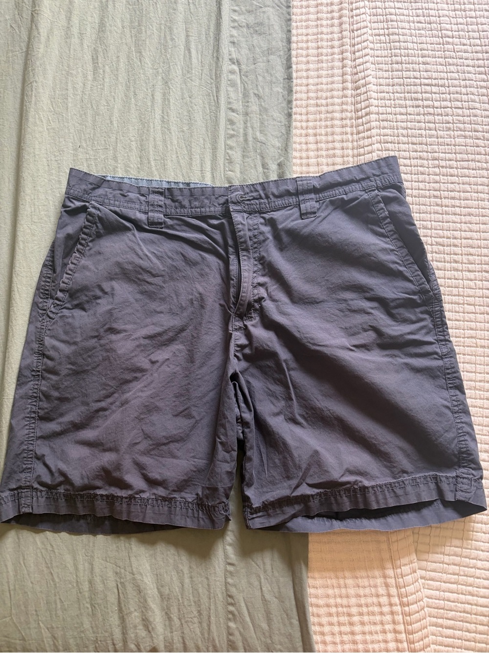 Columbia Men's Flat Front Shorts in Charcoal